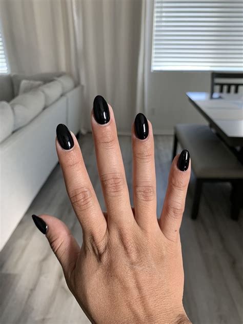 DUKE’S NAILS & SPA .
